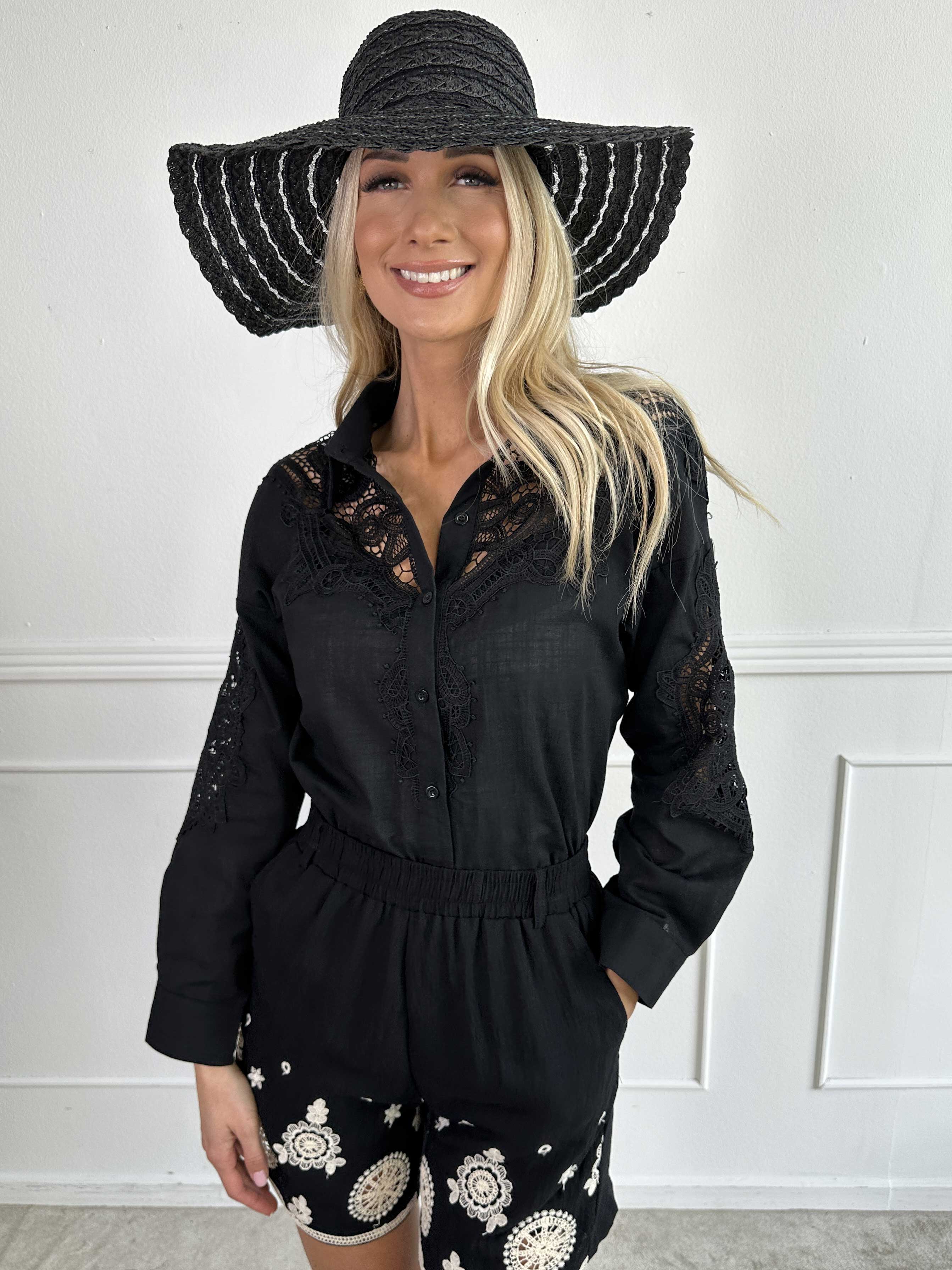 Gracie - Feminin skjorte med broderinger